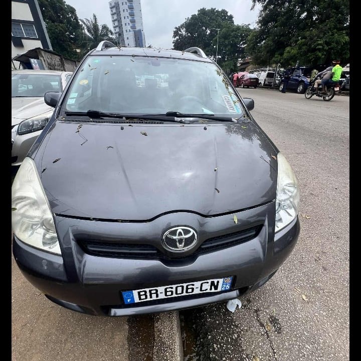 Toyota avenus 9place