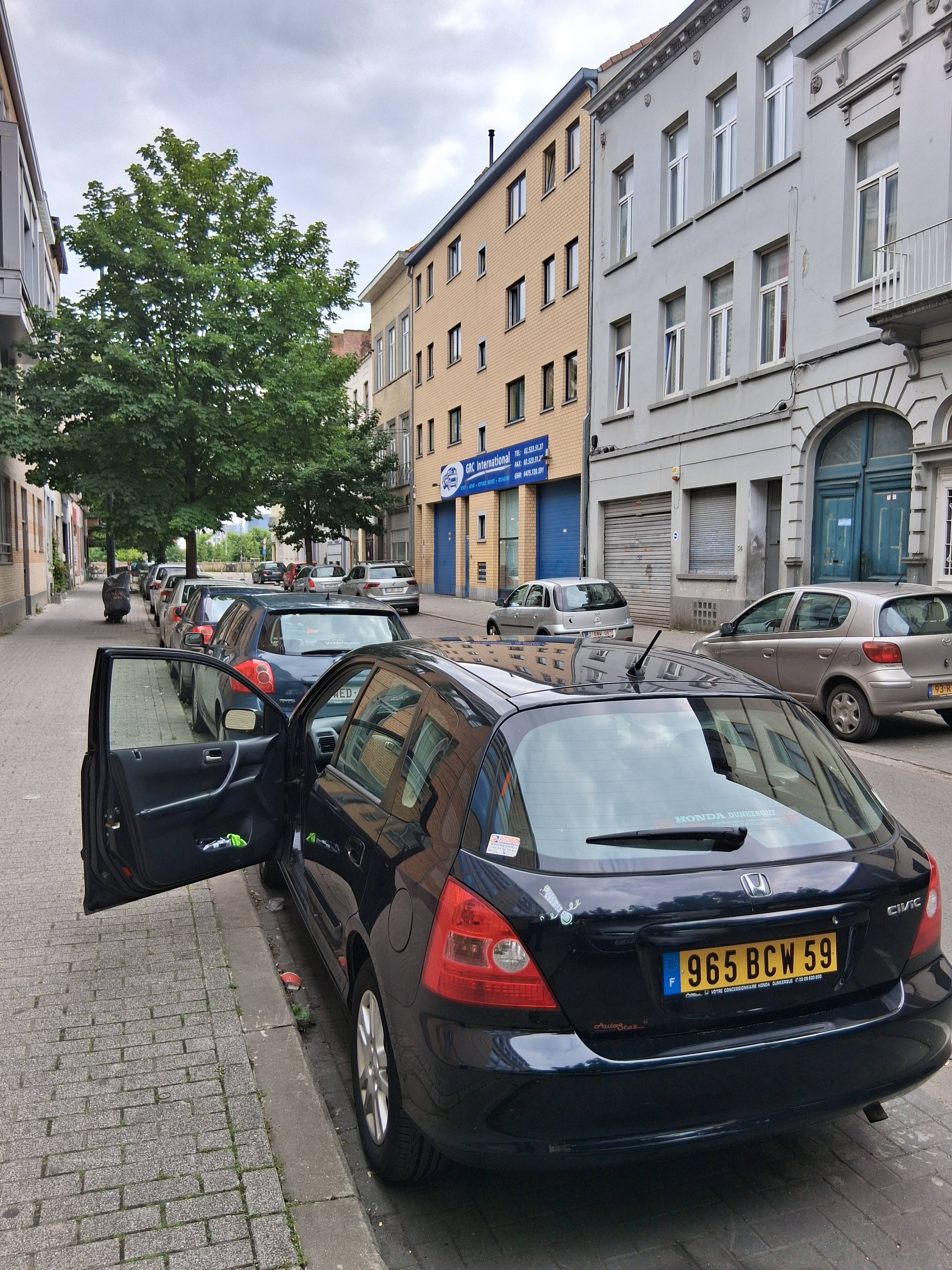 Voiture  Honda civic essence sorti port non immatriculé en Guinée