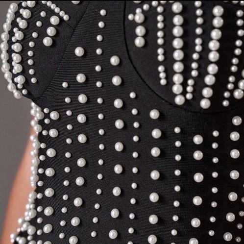 Une robe Élegante en gaine pour femme -Taille M/L couleur noir 