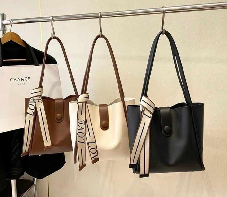 Sac, savon , huile de corps , boîte à bijoux 