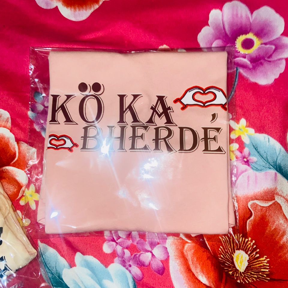 T-shirt 👕 casquette 🧢 pull-over et sous-vêtements de toute les couleurs et tous les tailles